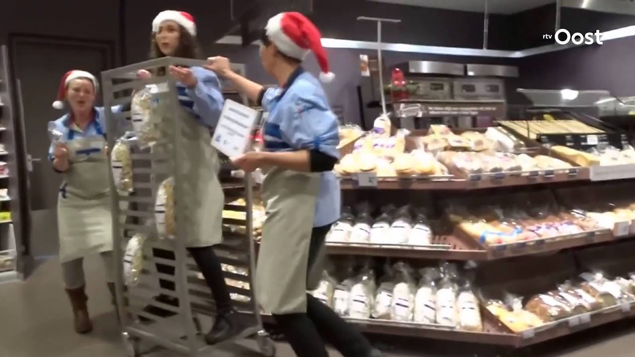 Supermarkt in Dalfsen zet winkel op de kop voor kerstlipdub