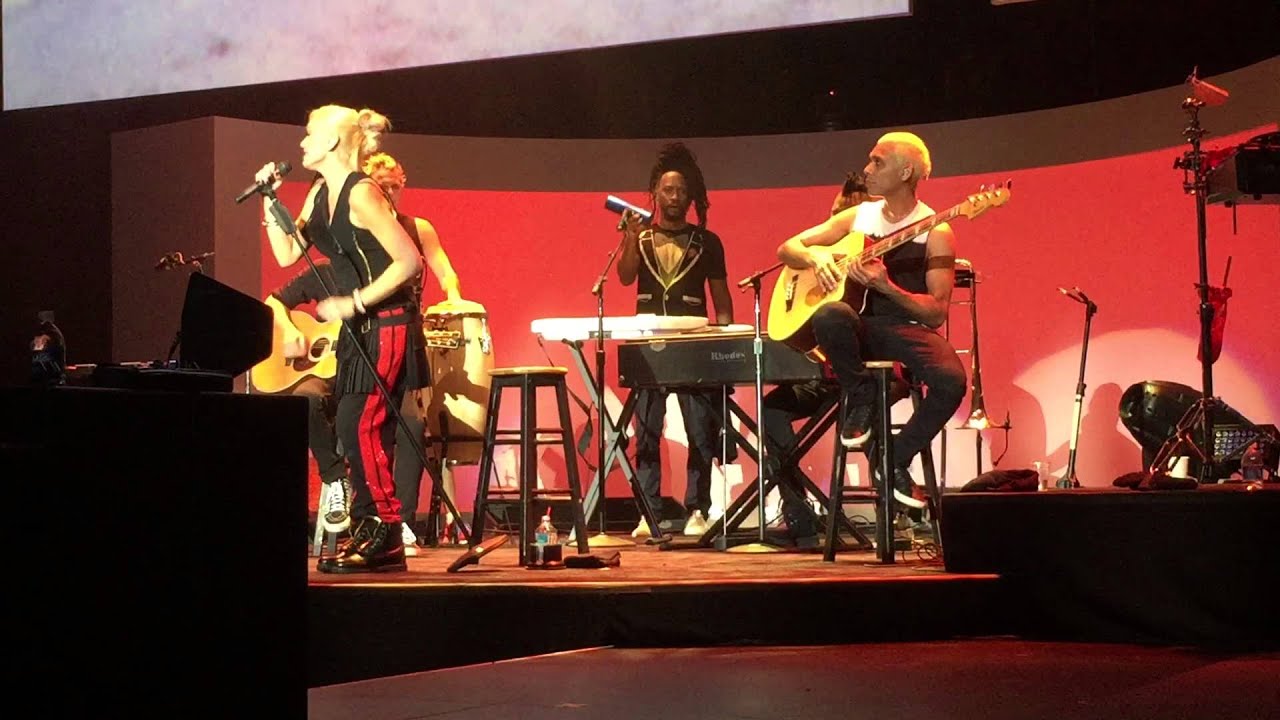 No Doubt - Simple Kind of Life (acoustic) October 28, 2014 IBM Insight Las Vegas [EIT Exclusive]