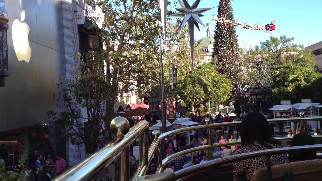 Christmas @ the Grove mall, Los angeles.