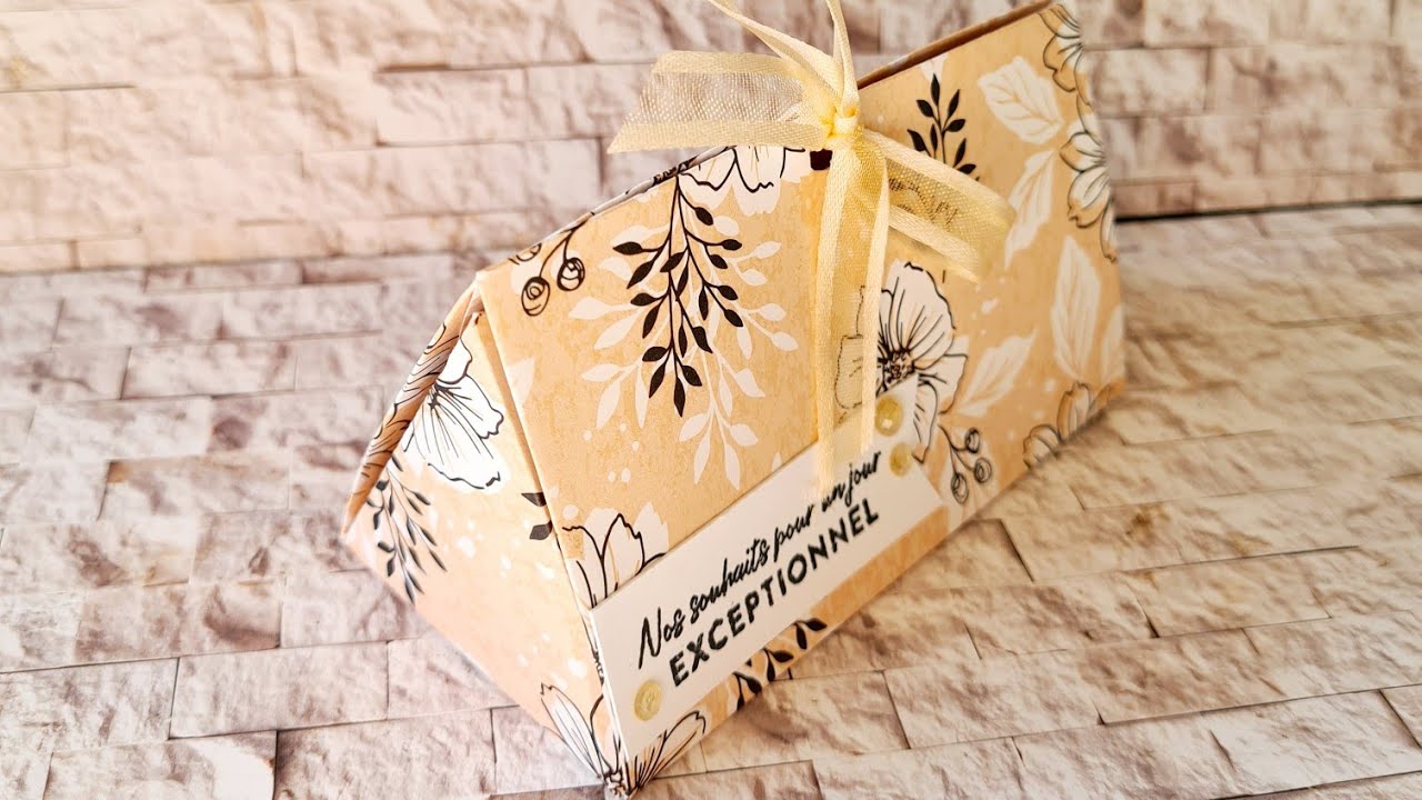 Boîte cadeau triangulaire
