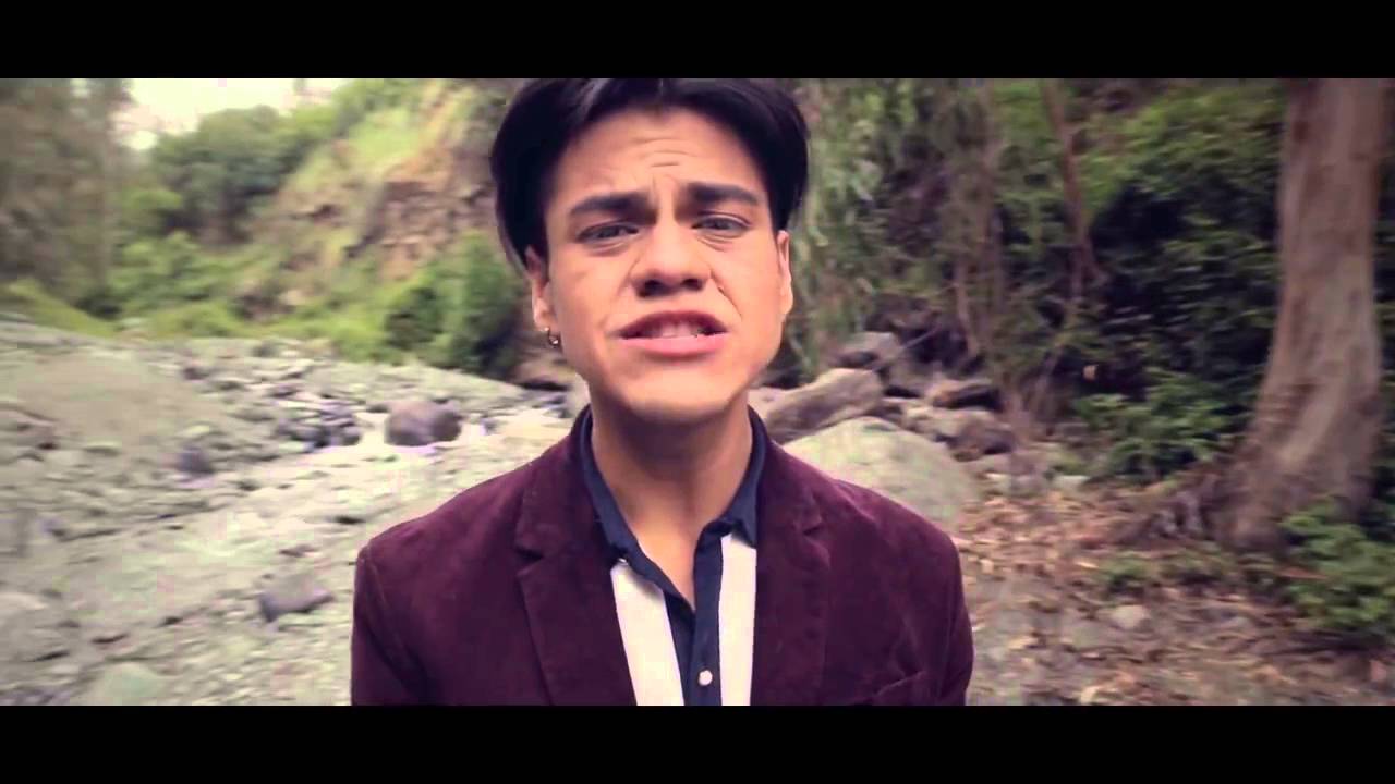 Hello - (spanish version) - Kevin Karla & La Banda (Video oficial)