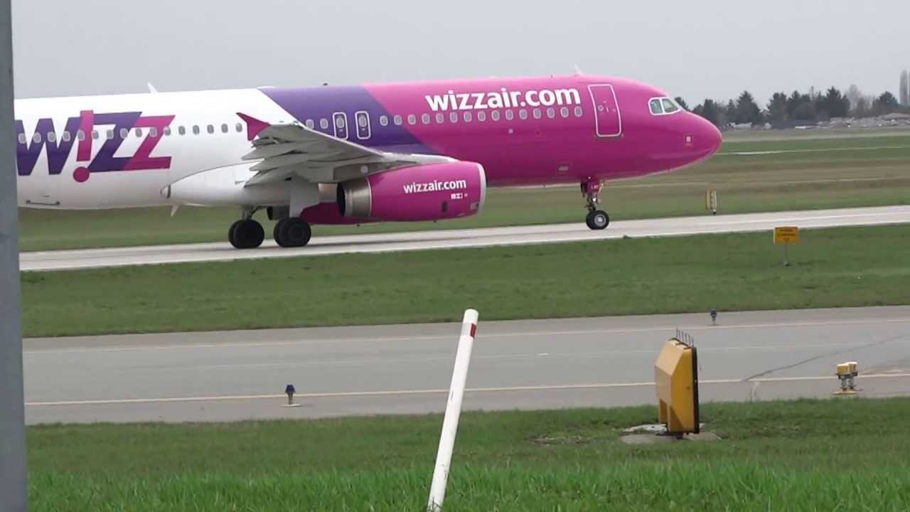 WIZZAIR START SAMOLOTU WARSZAWA OKĘCIE 20.04.2013