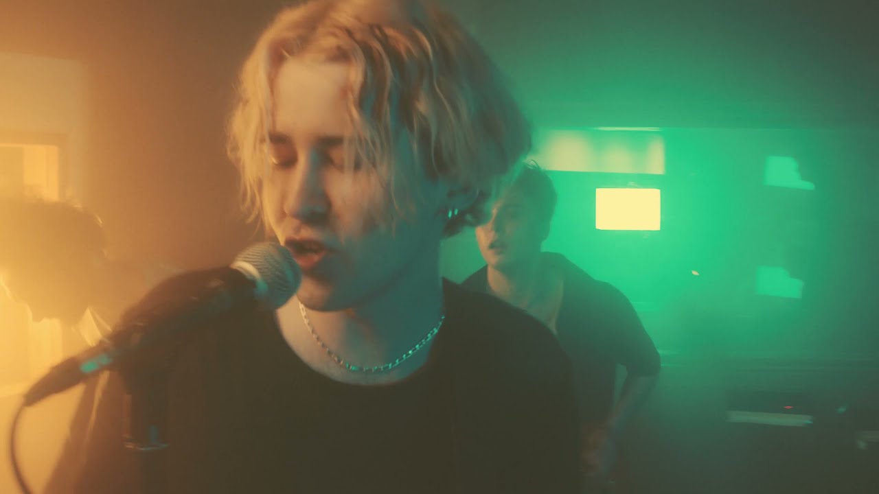 modernlove. - 2 Missed Calls (Official Live Video)