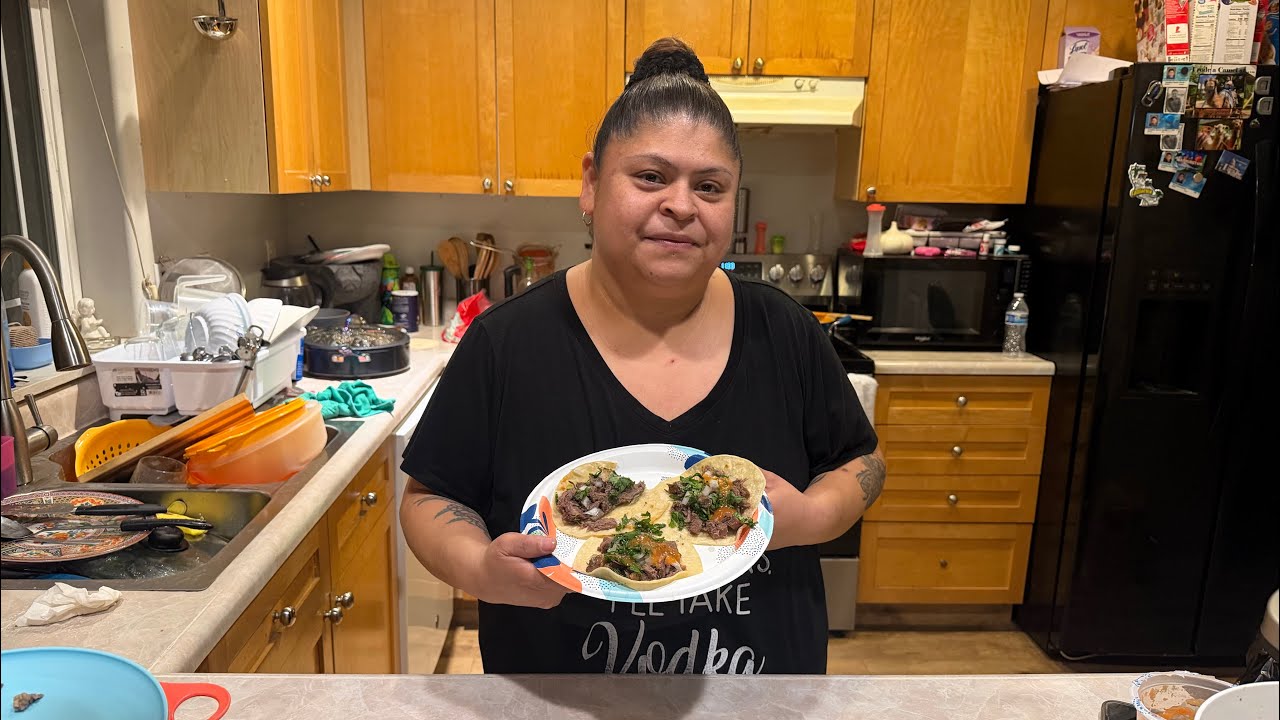 Haciendo unos tacos de lengua miren que deli deli quedaron 