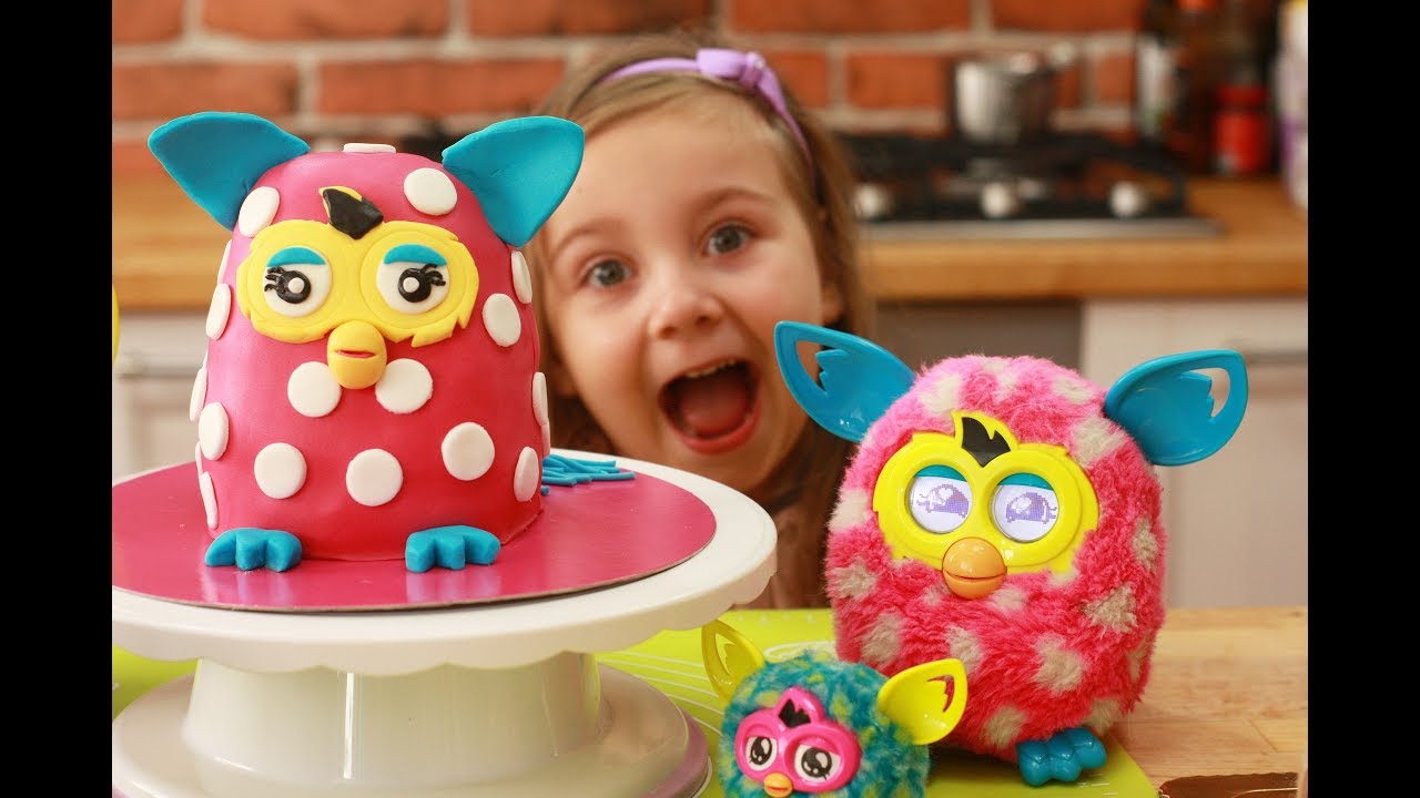 Furby boom, tort w kształcie furbiego, Furby cake