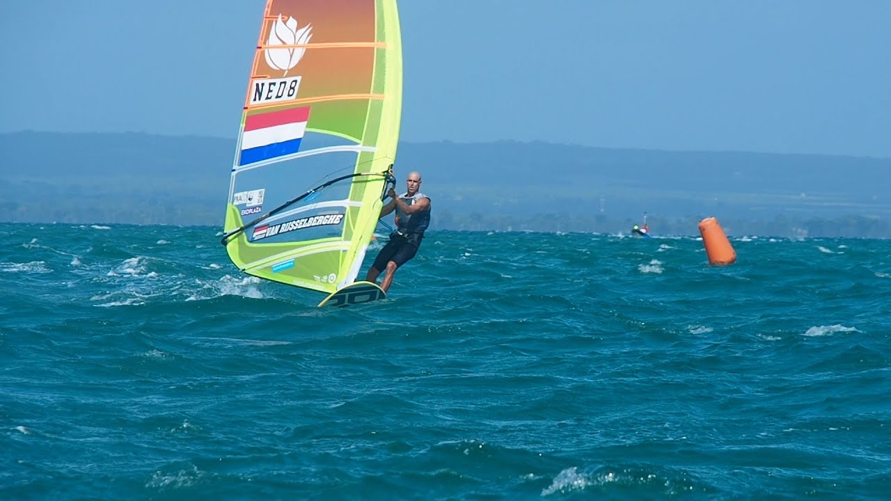 Challenging conditions for windsurfers on day 2 RS:X Worlds