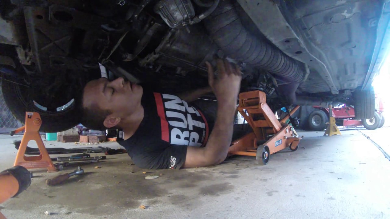 Nissan Skyline R32 GTR | Removing the gearbox solo
