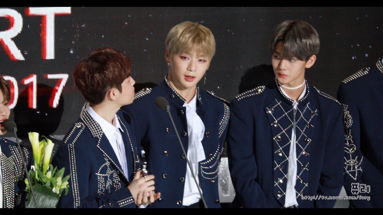 180214 워너원(Wanna One) 강다니엘 - 올해의 가수상 음원부문 11월 (제7회 가온차트 뮤직 어워즈)