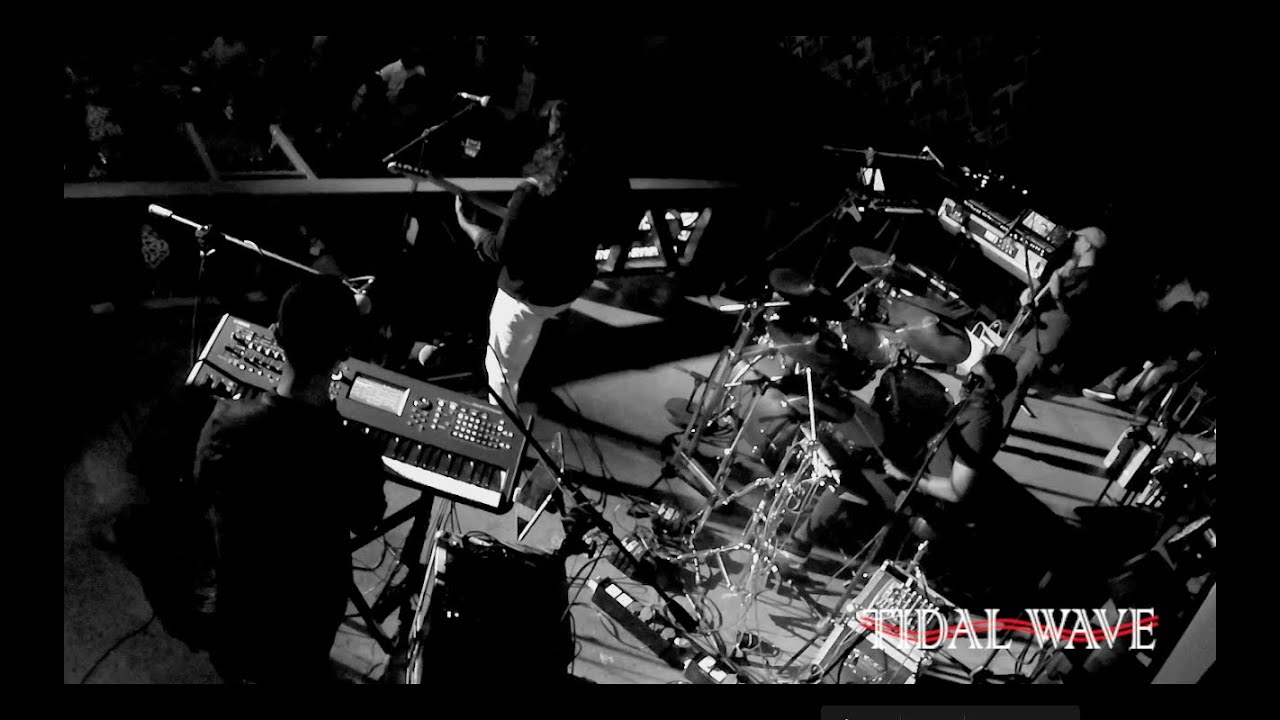 'Black Velvet' (Alannah Myles cover) performed live by Tidal Wave
