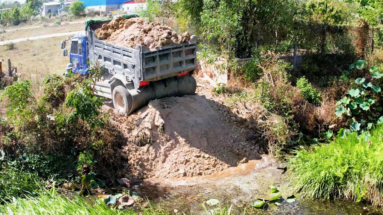 On the Lookout!! New Landfill Site Formed using Skill Dozer & Dump Truck 25.5Ton Unload, Mix VDO!