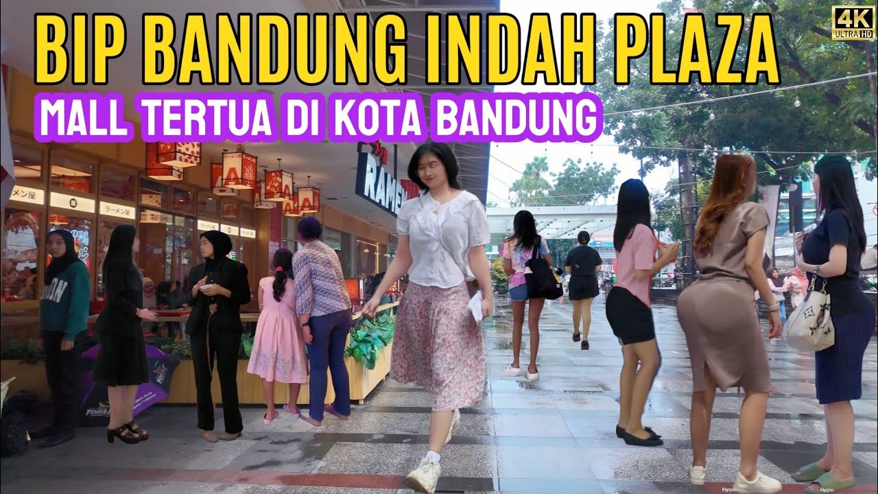 Прогулка и посещение Bandung Indah Plaza, старейшего торгового центра в Бандунге.