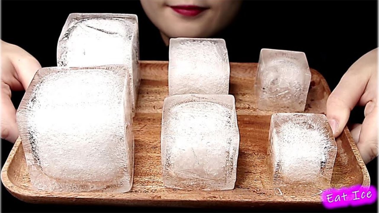 ASMR Eat Ice| Crispy Shavedice Cube | 氷を食べる音  Thánh Ăn Đá  얼음 리얼사운 Buz Yemek Satisfying