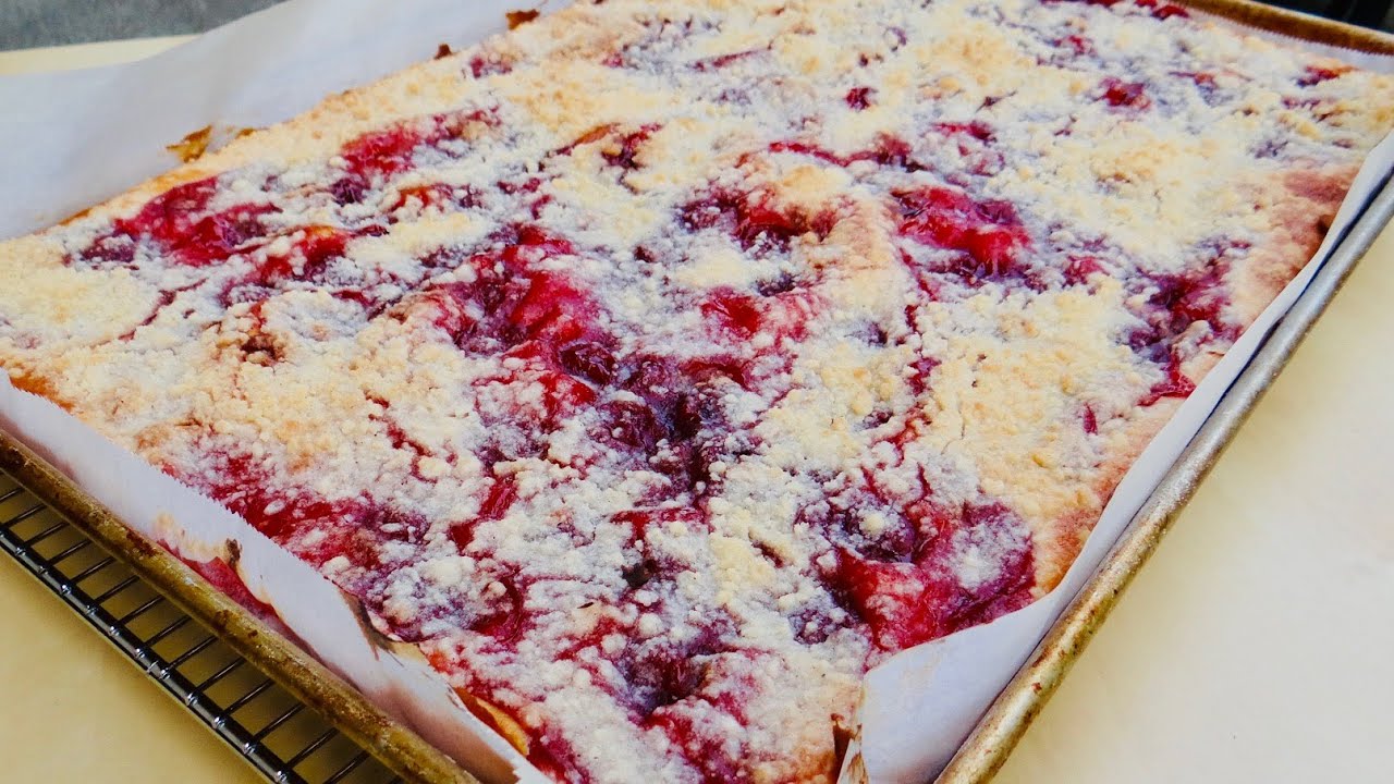 🍒 Oma's German Cherry Cake! Family favourite recipe! Kirsch streusel-kuchen
