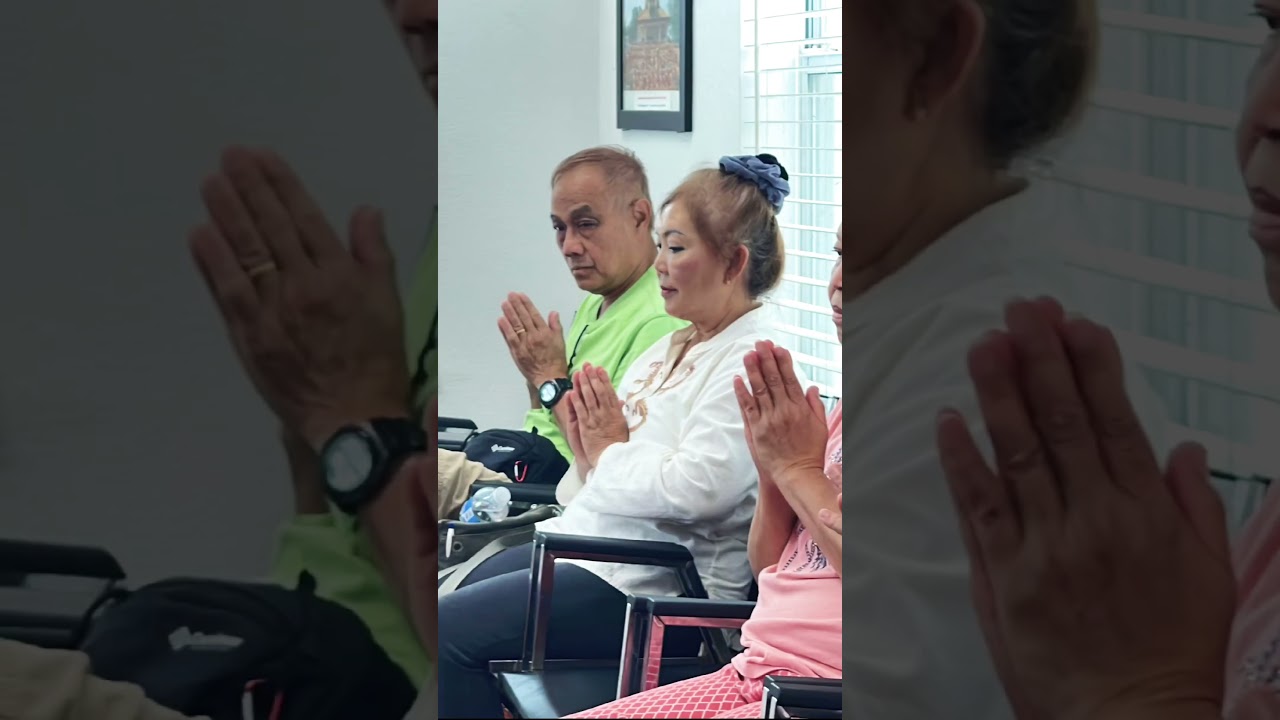 получить благословение от монахов#makemerit #thaitemple #konthaiinflorida #shortvideo