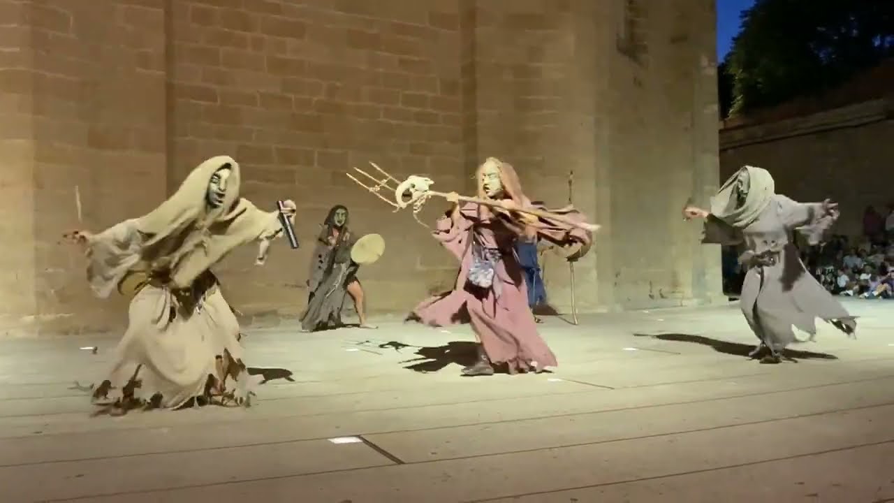 GRAN DESFILADA I ACTUACIÓ DELS GRUPS PARTICIPANTS A LA XXVII FESTA DEL RENAIXEMENT TORTOSA