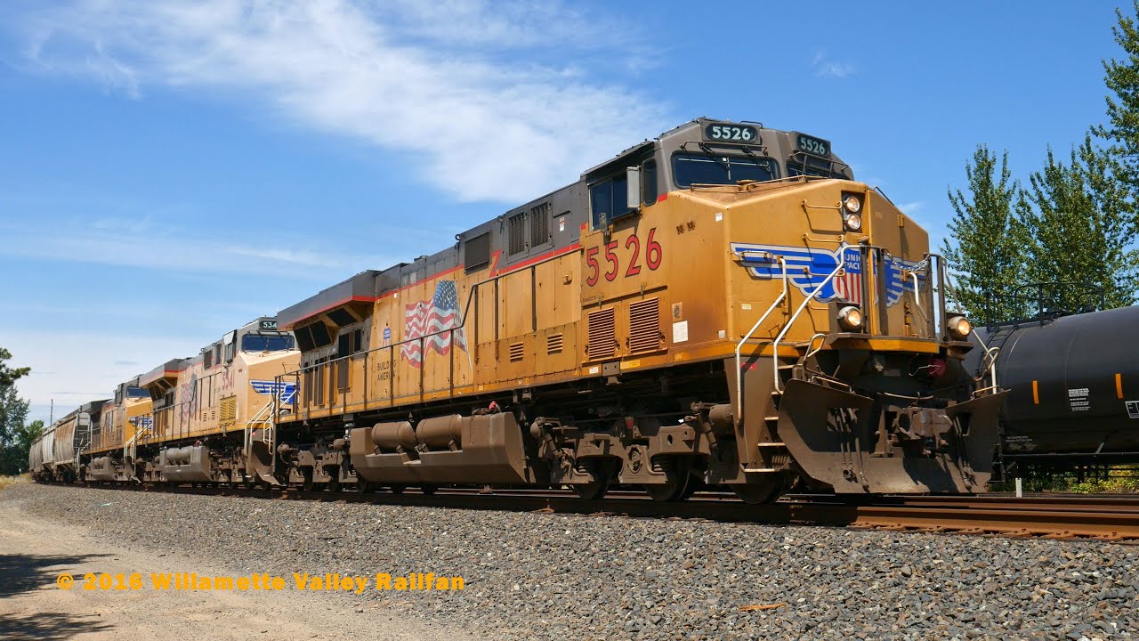 (4K) Southbounds at Salem Yard - The Union Pacific at Salem, Oregon