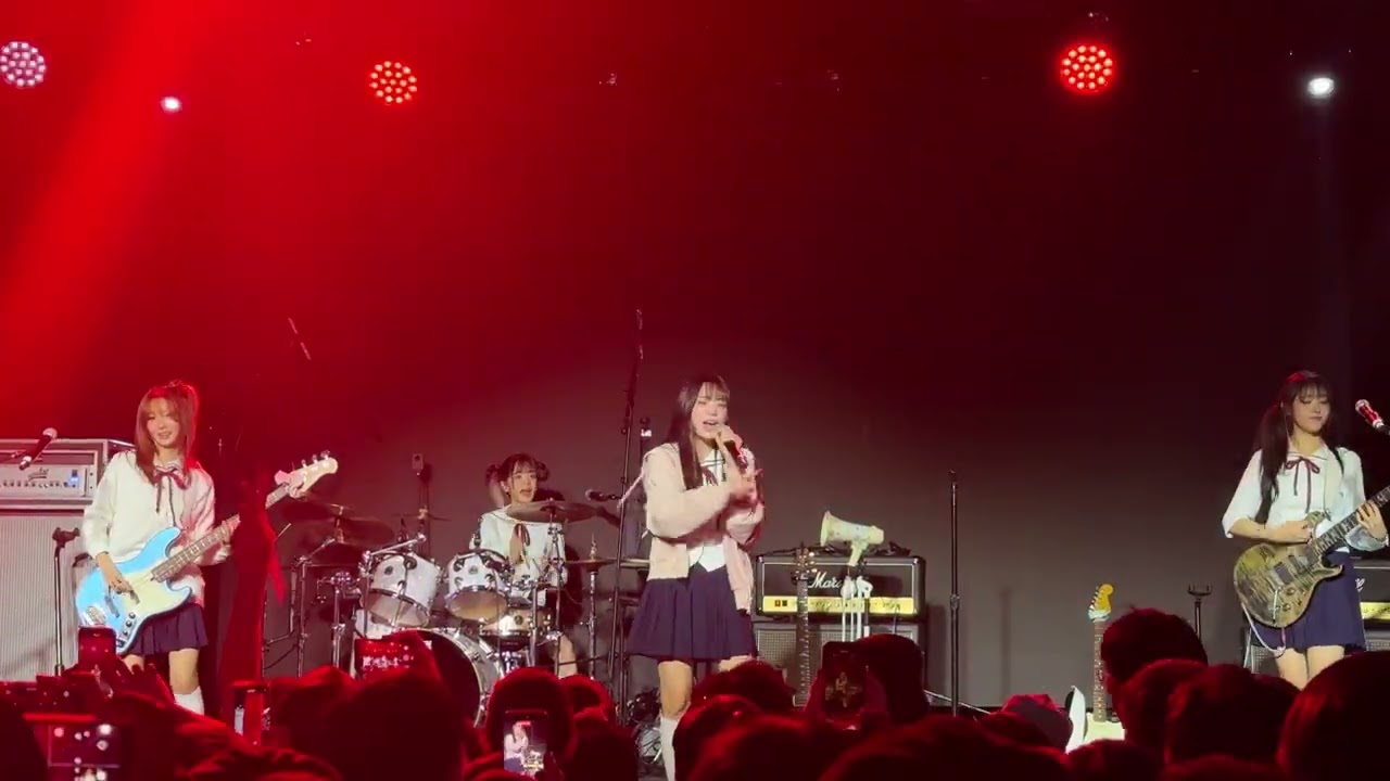 QWER-고민중독 직캠 20251105 Berwyn 1st World Tour Rockation
