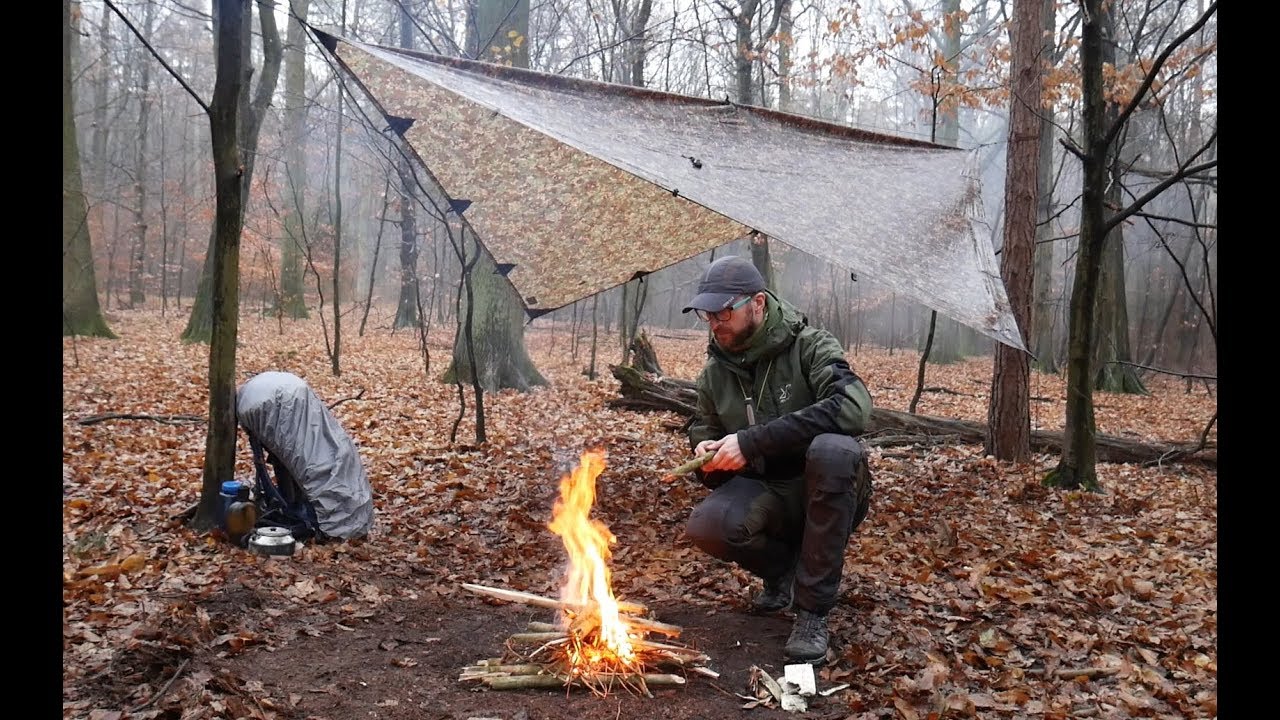 Deszczowy biwak solo, bushcraft, gotowanie i noc w hamaku.