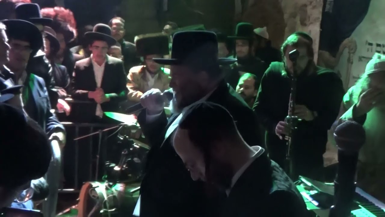 הנה מה טוב | מיכאל שטרייכר במלווה מלכה בקבר דוד המלך