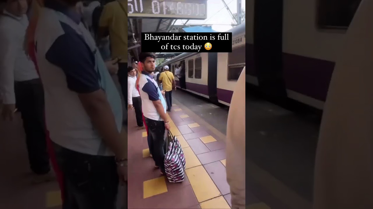 Bhayandar station full with 200 tcs..ticket liya ...