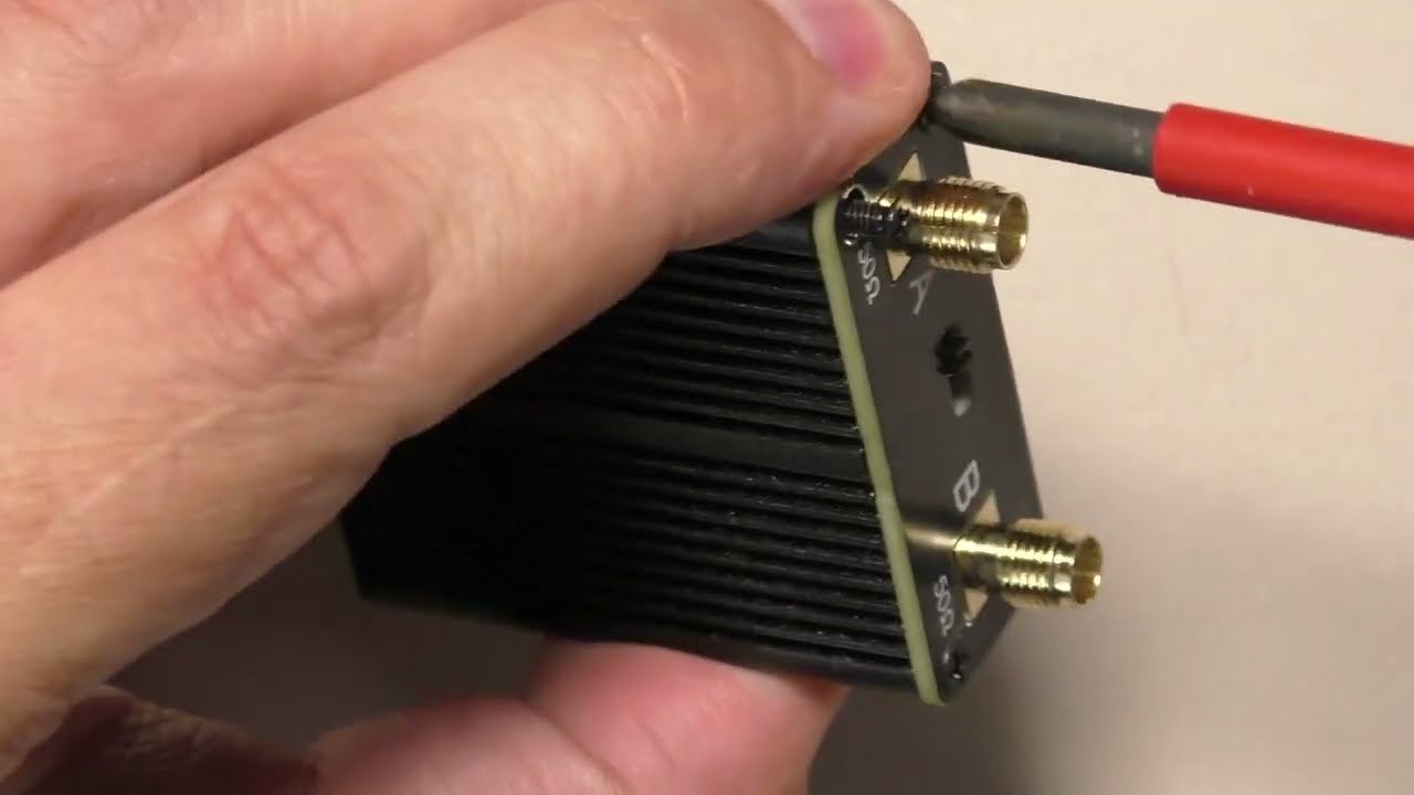 TEST przełącznika koncentrycznego DC-500MHz 10W Pomiar parametr&oacute;w, dekonstrukcja.