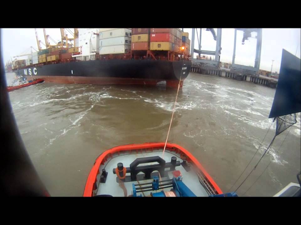 RT Pioneer assist MSC Atlantic in Bremerhaven