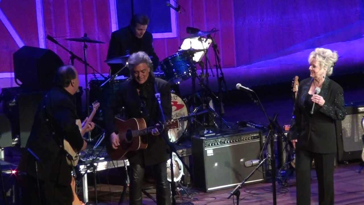 Connie Smith & The Sundowners - Ain't You Even Gonna Cry