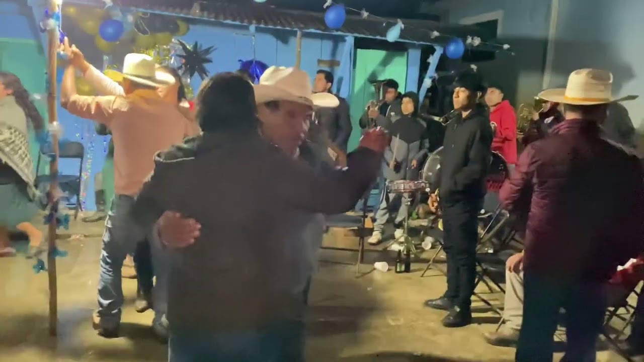 Baile en Atixtaca Zacualpan Veracruz con la Familia Isaias - Cruz de Madera