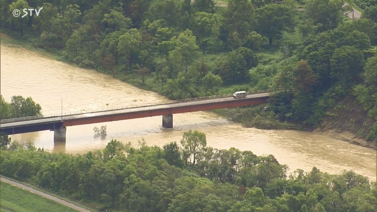 水田や畑に泥水流れ込む　雨竜川氾濫から一夜　きょうも土砂災害や河川の増水に注意　北海道