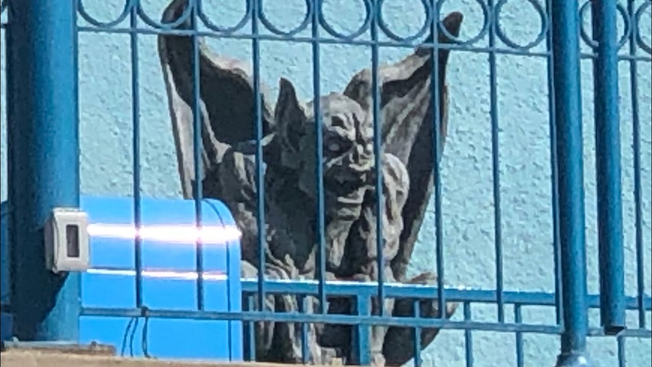 Knott’s Scary Farm 2019 Updates: Gargoyles, Hanging Stage, Merchandise & Pumpkin Eater Facade