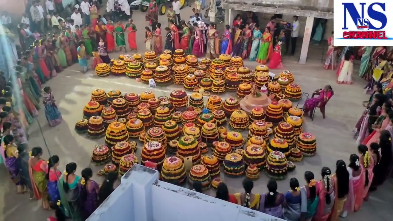 ఒక్కేసి పువ్వేసి చందమామ ఒక్కజమాయే చందమామ ఘనంగా సద్దుల బతుకమ్మ వేడుకలు 