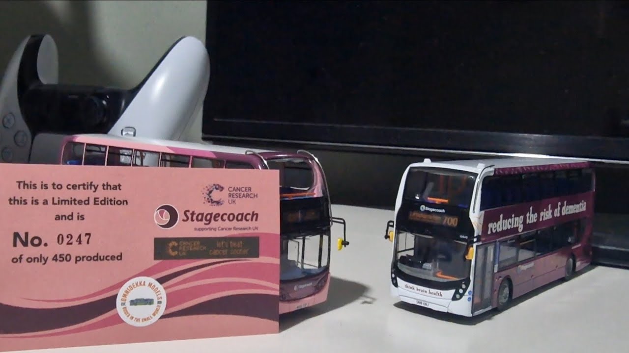 Unboxing/Reviewing Stagecoach Cancer Research & UKbus 6532 model buses (Christmas Special 🎄)