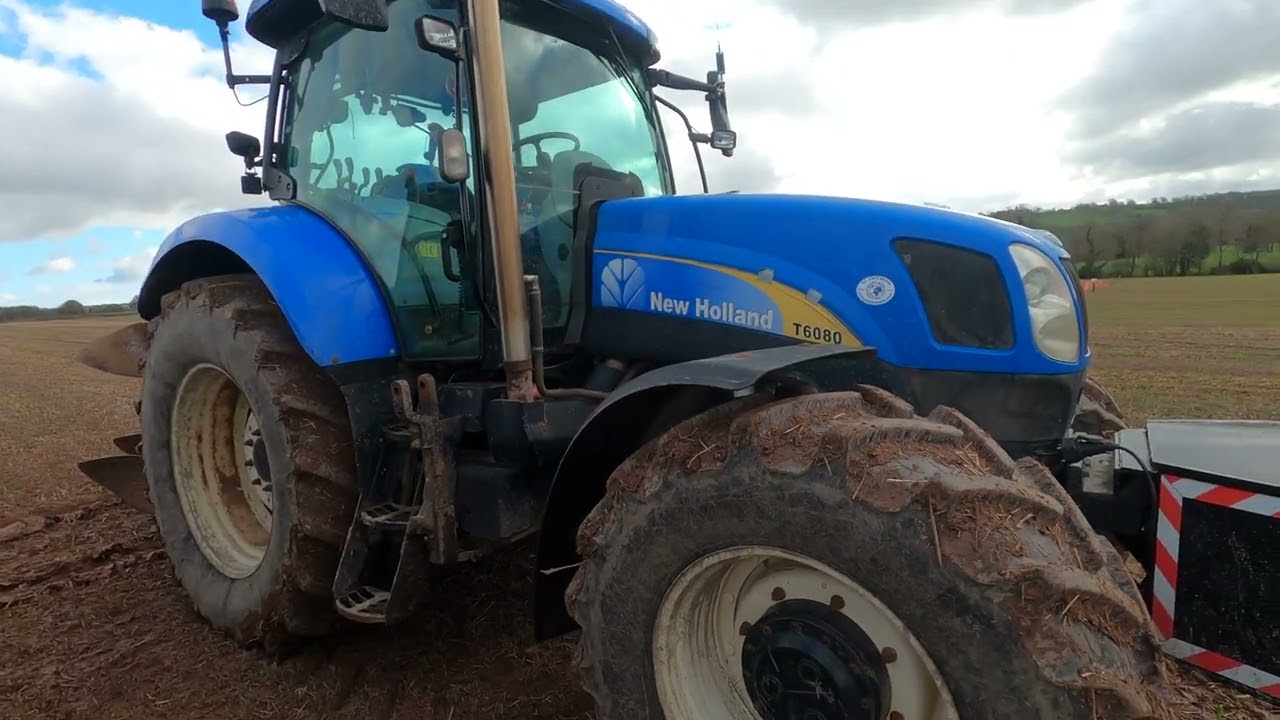 2009 New Holland T6080 6.7 Litre 6-Cyl Diesel Tractor (210 HP) with Dowdeswell Reversible Plough