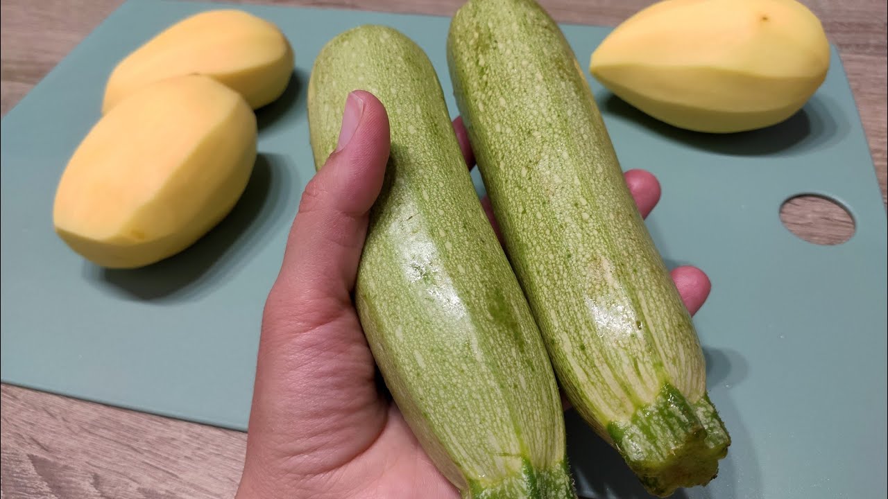 Ако имате 2 тиквички, не пропускайте да си приготвите бърза и вкусна вечеря.