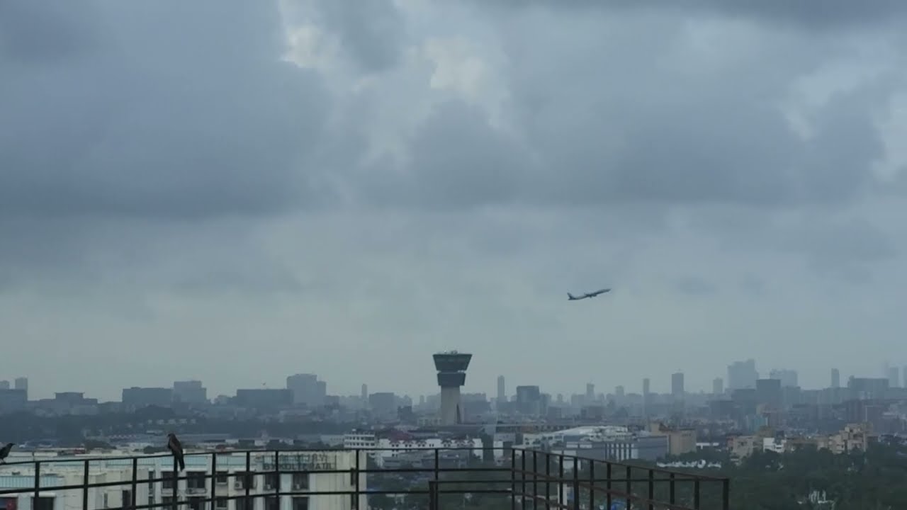 Insane Takeoff Power! 🚀 Boeing 777 Departs Mumbai Airport (CSMIA) Over the City Flight ✈️ taking of
