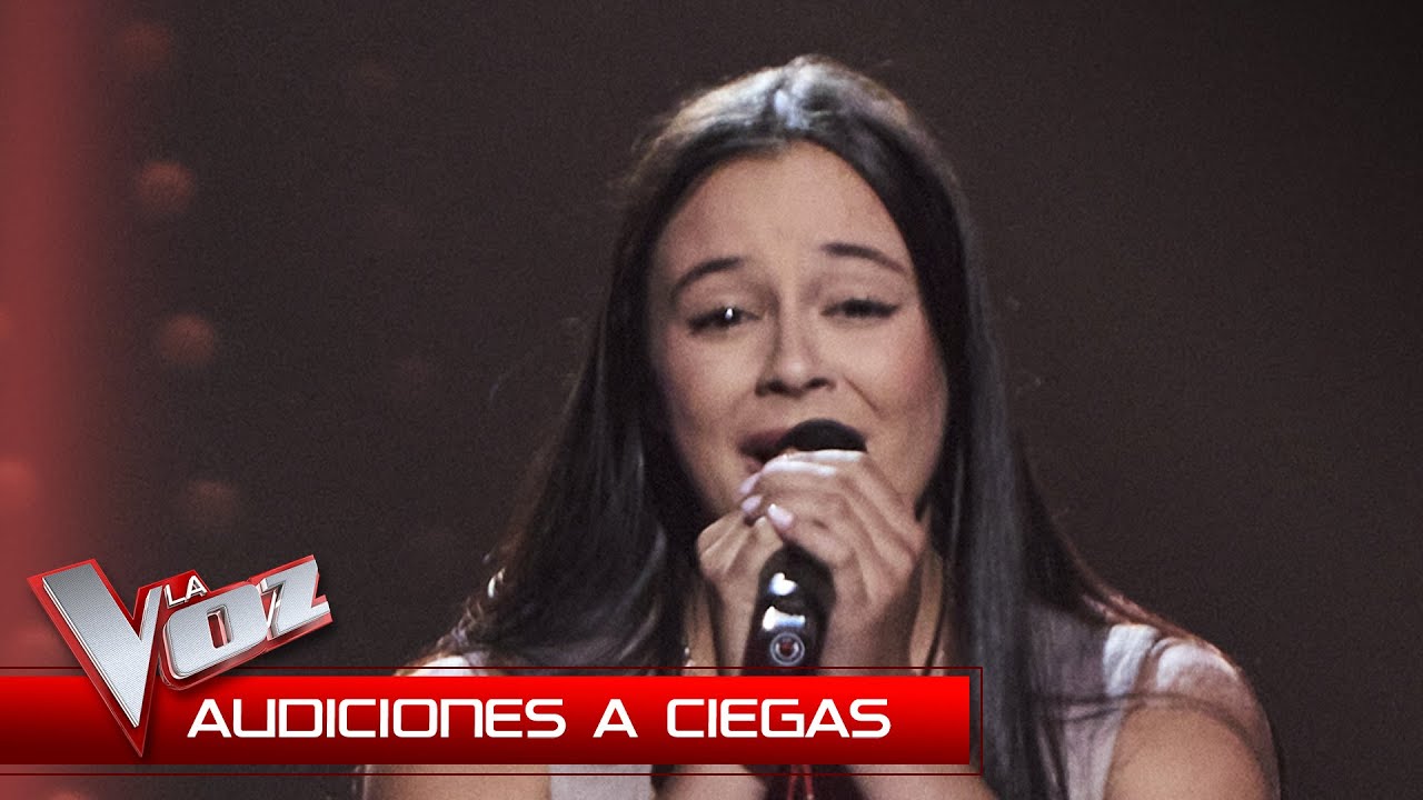 Mar Hern&aacute;ndez canta 