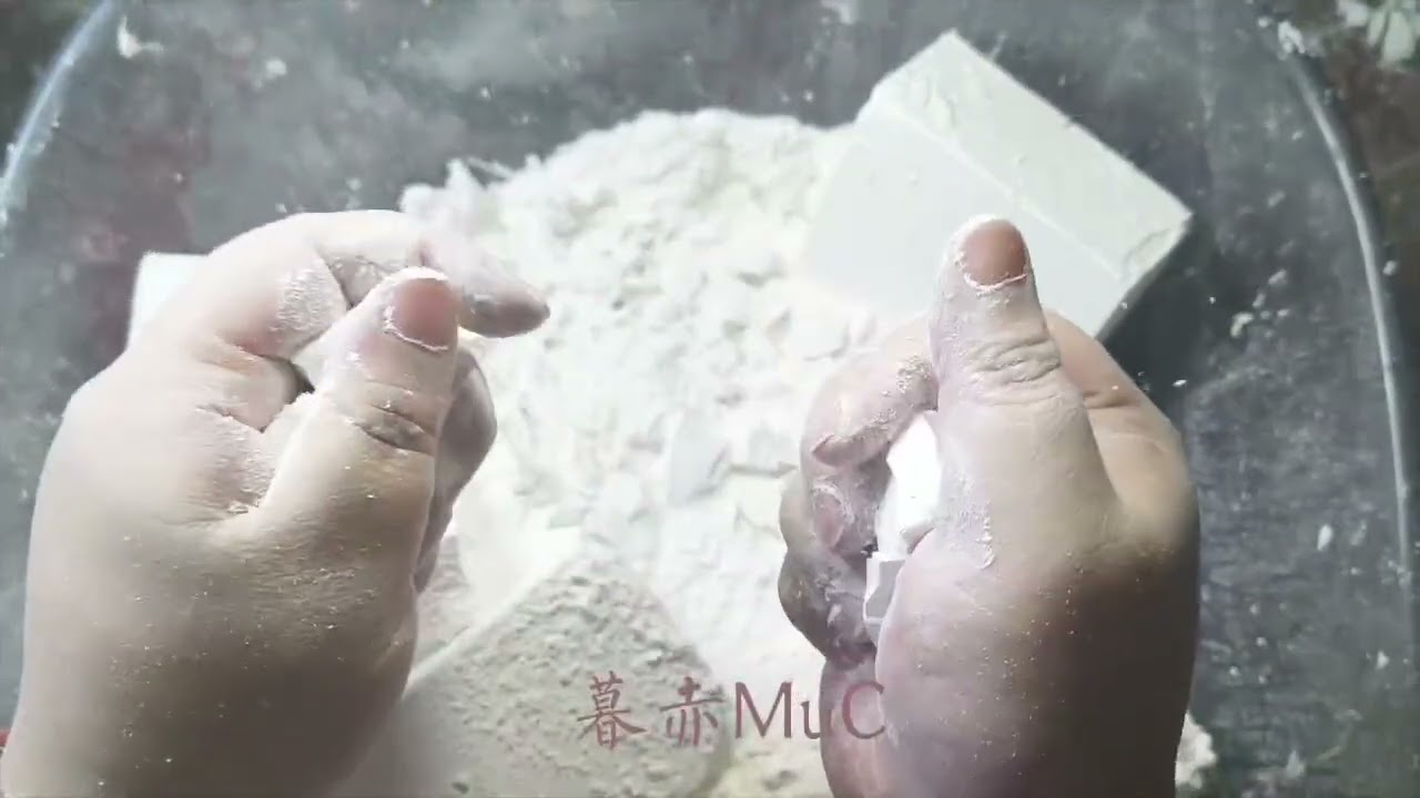 A super fluffy pot of chalk