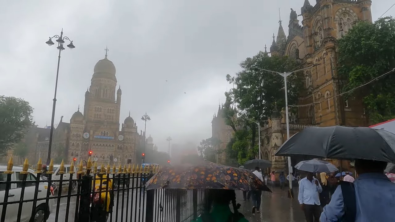 Taking a walk near CSMT while it's raining | Mumbai Monsoon