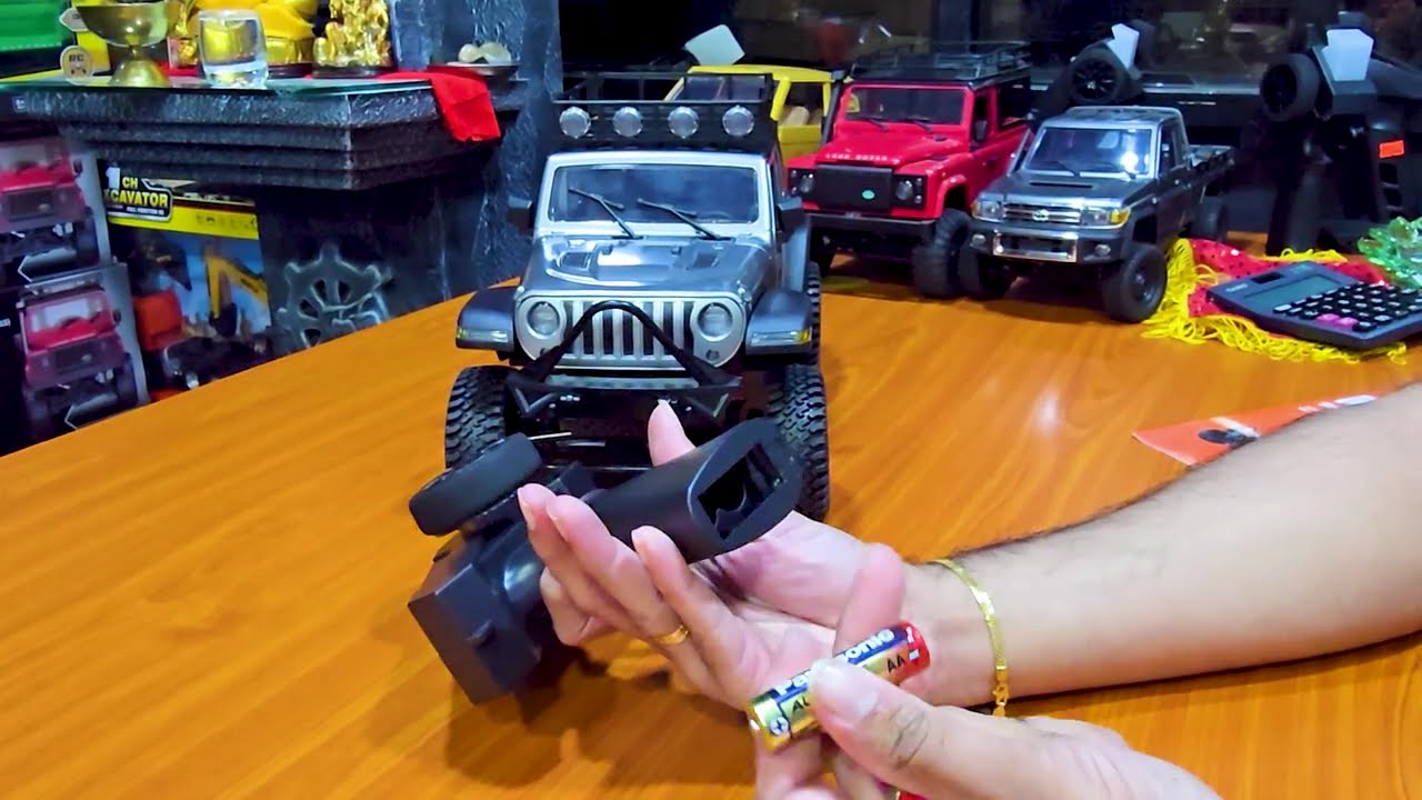 First Look: MN128 RC Crawler Unboxing Experience!
