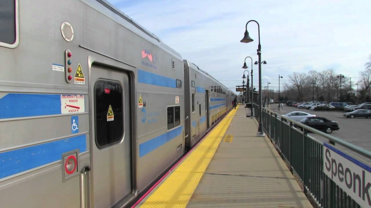 LIRR DE30AC #422 Arriving in Speonk
