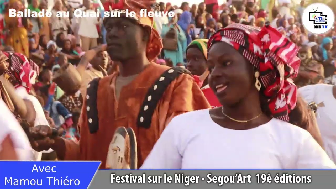 Festival Sur le Niger à Segou au Quai pour la ballade sur le fleuve  avec la voix d'or Mamou THIERO.