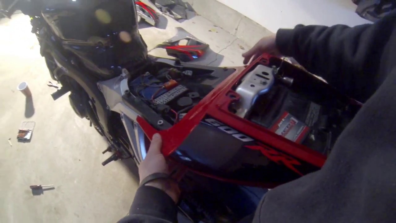 CBR 600rr Fairings Removal in 6 Minutes