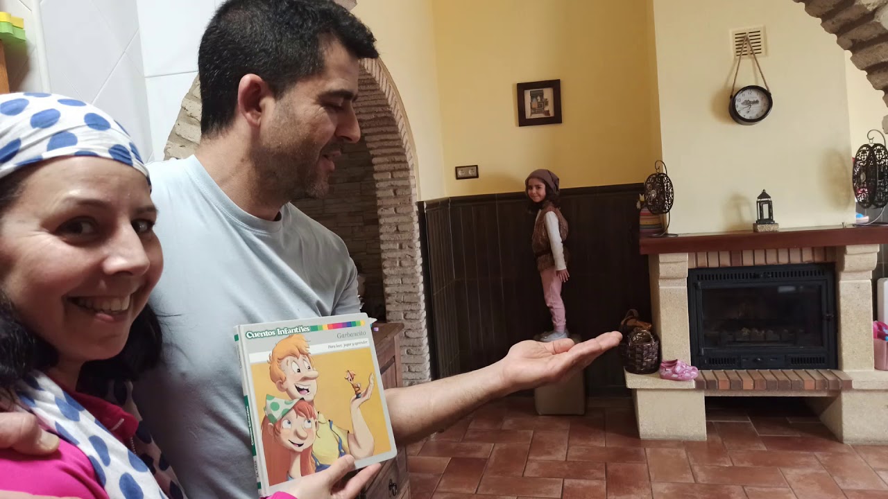 UNOS INFANTILES DE PORTADA. DÍA DEL LIBRO 2020. CEIP SOTOMAYOR Y TERRAZAS.