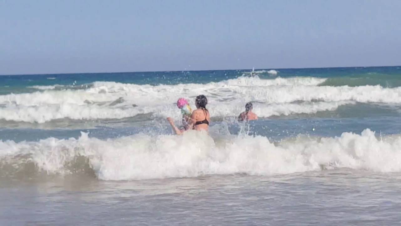 Pe plaja la Albena - episodul 4