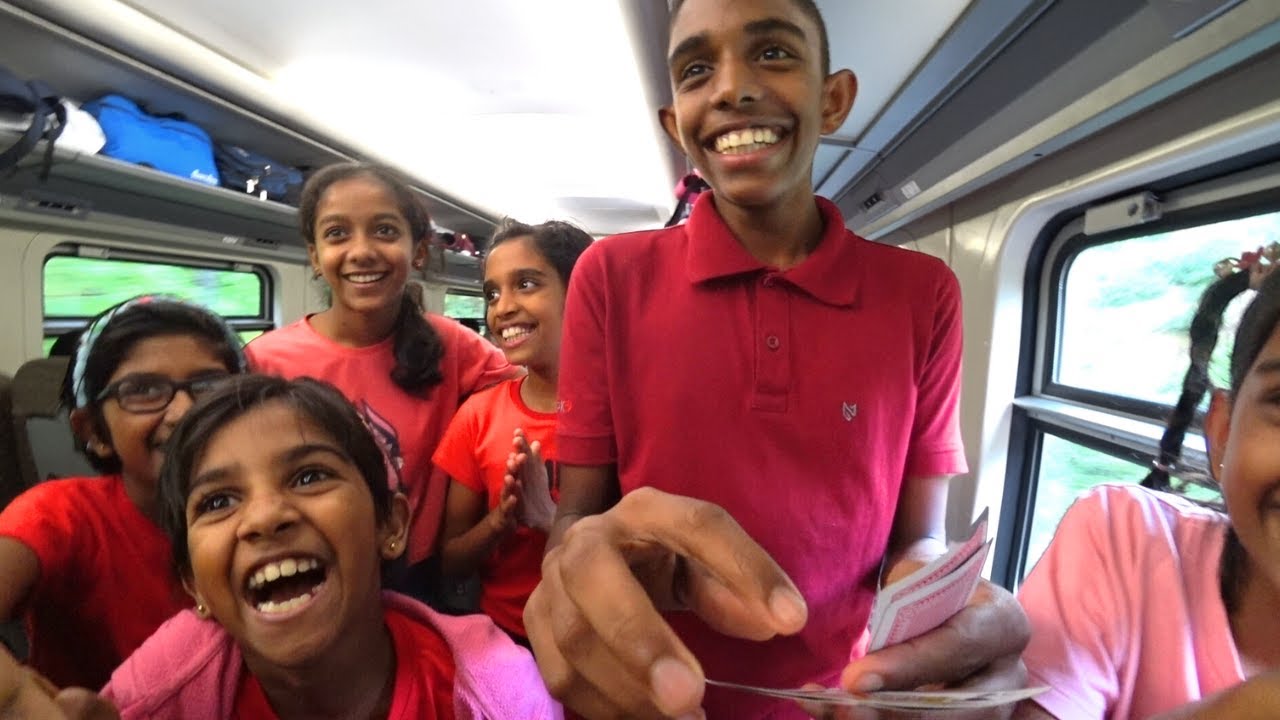 THIS is why you MUST travel by train in Sri Lanka (Kandy to Ella) 🇱🇰