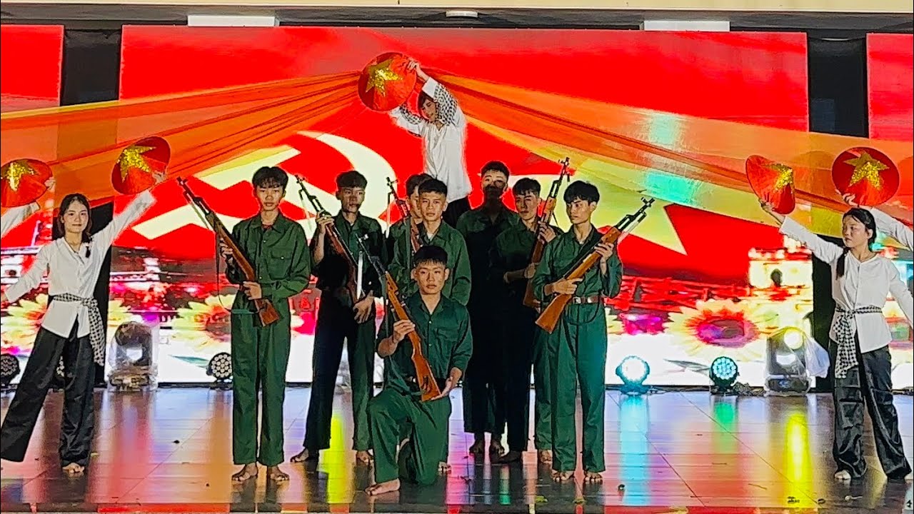 10A1 - Văn nghệ 20/11/2025 - Múa: Nhà giáo cách mạng
