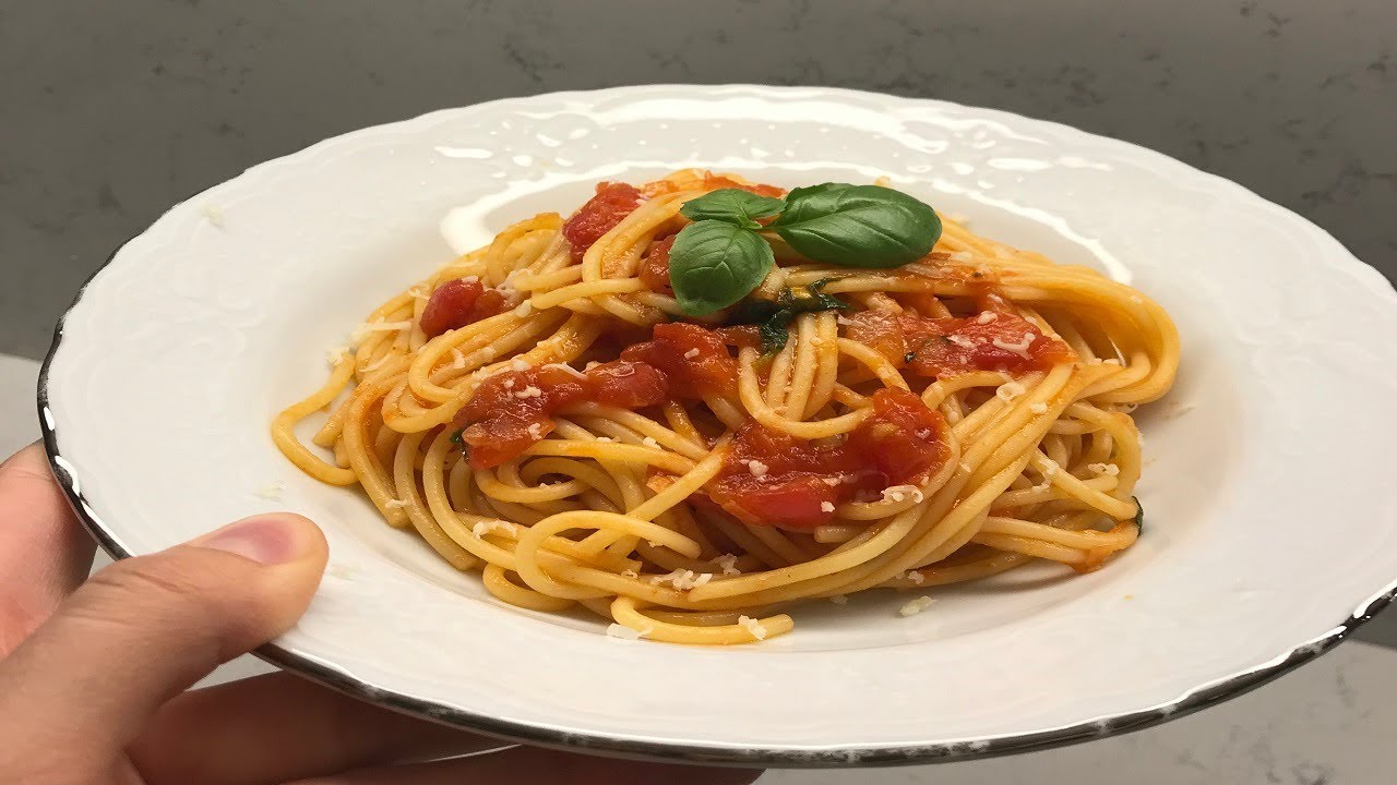 ENFES DOMATES SOSLU MAKARNA/DİKKAT BU SPAGETTİ AŞIRI LEZZET İÇERİR!