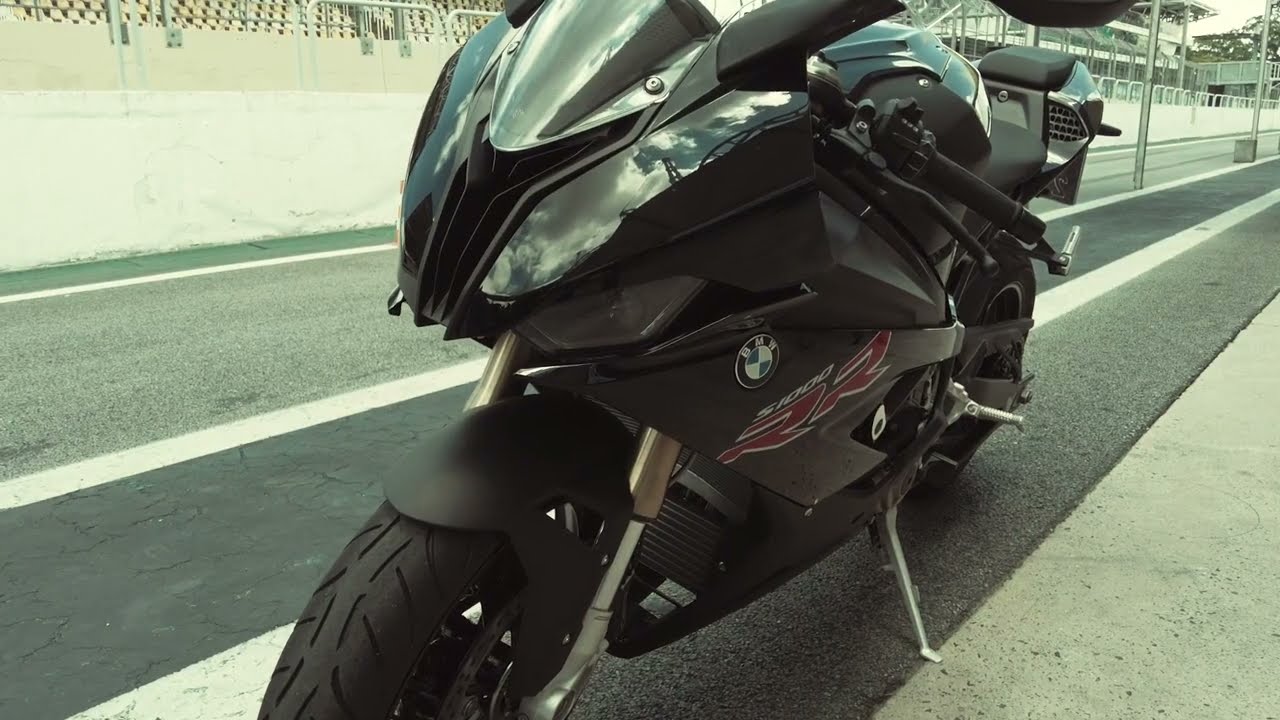 Pilotando uma BMW S 1000 RR no aut&oacute;dromo de Interlagos