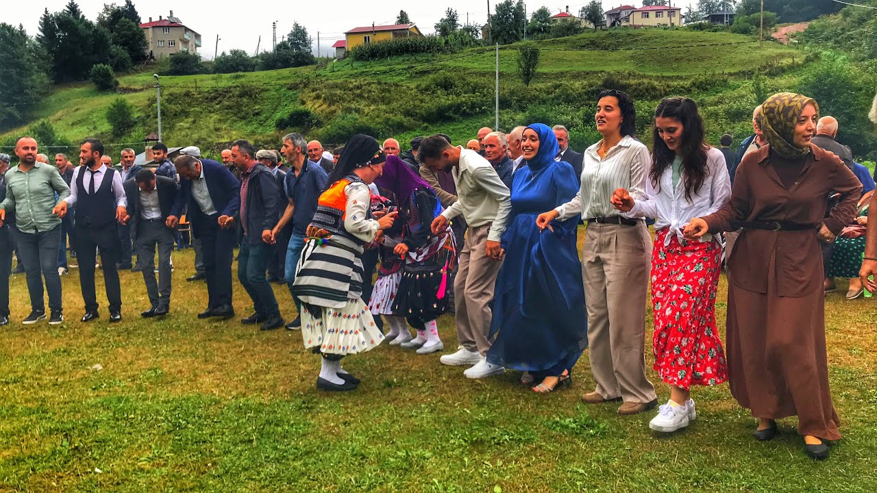 Tonya Çayırıcı köyü güzel bir kır düğünü-Savaş ARSLAN’ın harika kemençesi eşliğinde