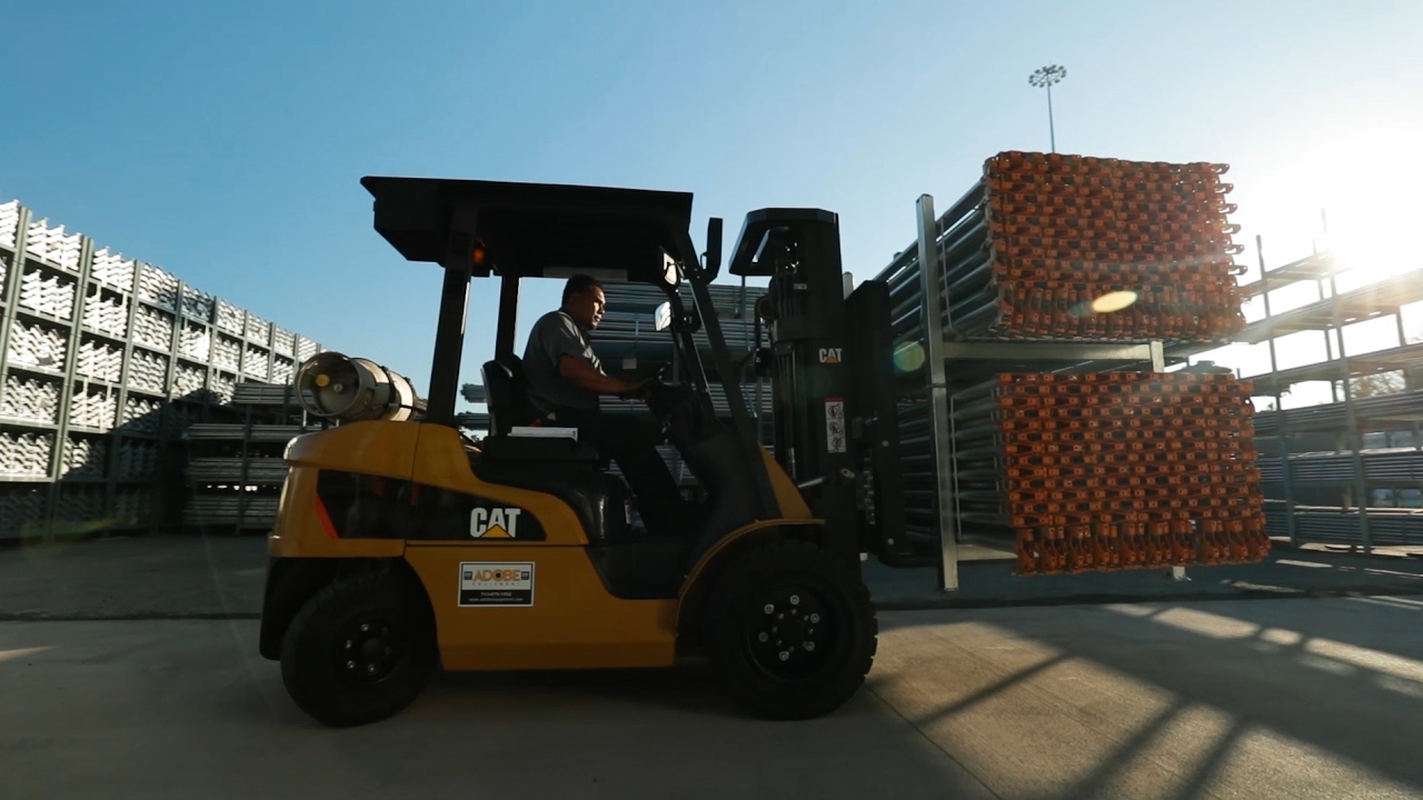 GP25N IC Pneumatic Tire Forklift Direct Scaffold Supply Customer Testimonial: Cat® Lift Trucks